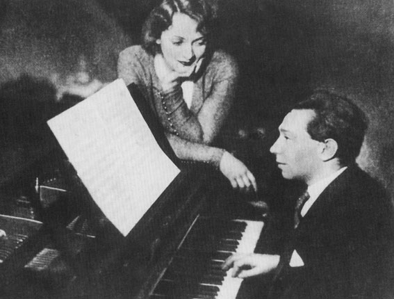 Frederick Hollander, Marlene Dietrich performing in Berlin 1929