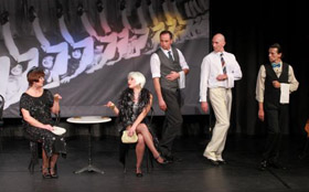 Accompanied bei humorous choreography Karin Hartmann, Lisa Voß, Michael Goralczyk, Alexander Mildner und Thomas Pötzsch sing (from left). p